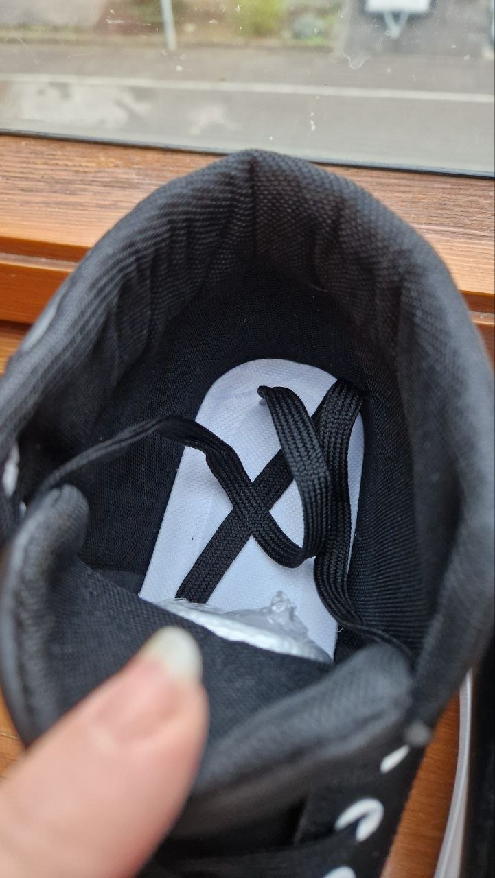Schwarze Herrenstiefel. Boots. Sportschuhe. Leicht und bequem. Größe 41. 