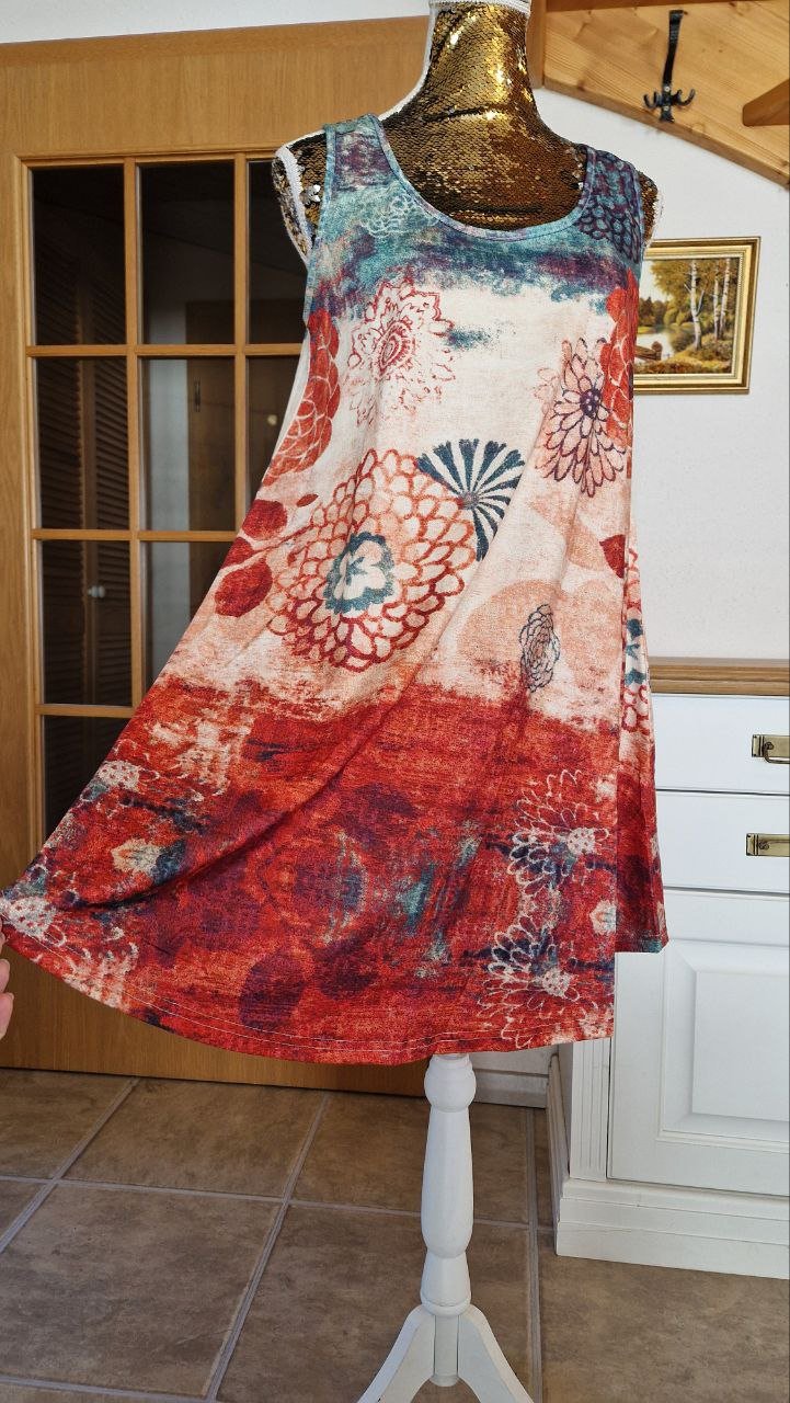 Schönes Sommerkleid. Große M. Abstand von Achsel zu Achsel 48 cm.  Polyester + Elstan. Länge 89 cm. Es gibt keine Rückgabe oder Umtausch. 