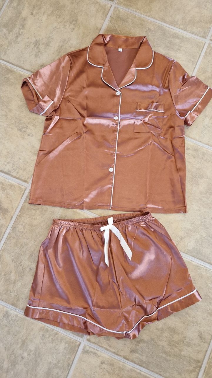 Wunderschöner Pyjama Set. Nachtwäsche.  Farbe - Teerose.  Größe XL . 