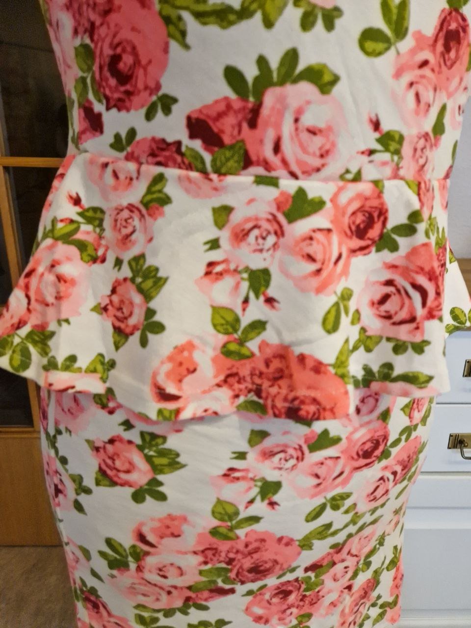 Divided. Schönes Sommerkleid. Partykleid.