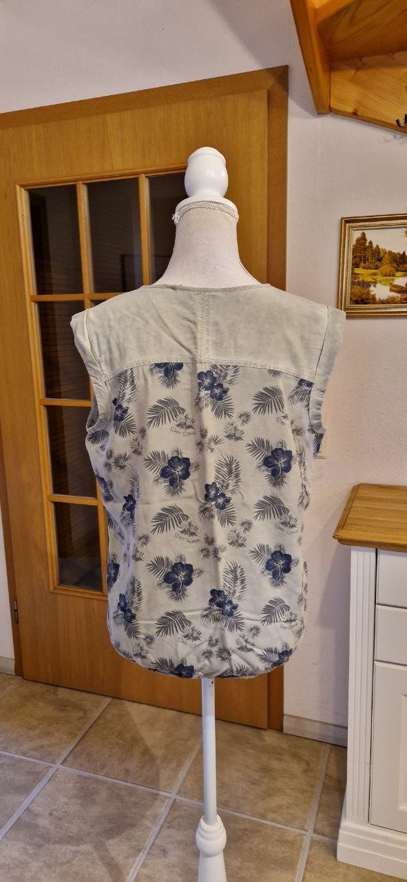  Leichte Bluse - T-Shirt. Viskose.  Größe M.  