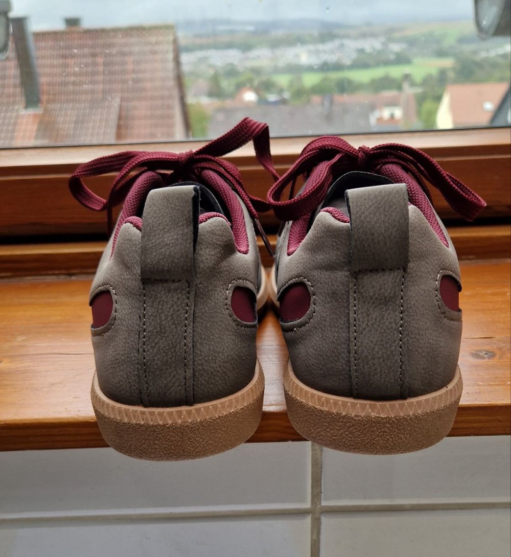 Sportschuhe, Halbschuhe, Schnürschuhe. Kunstleder. Gr. 39. Farbe - Grau + Burgund. 