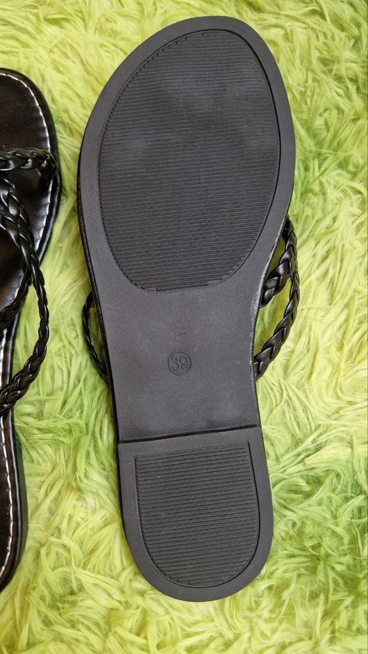 Schwarze römische Sandalen, Flip-Flops.  Größe 39.  