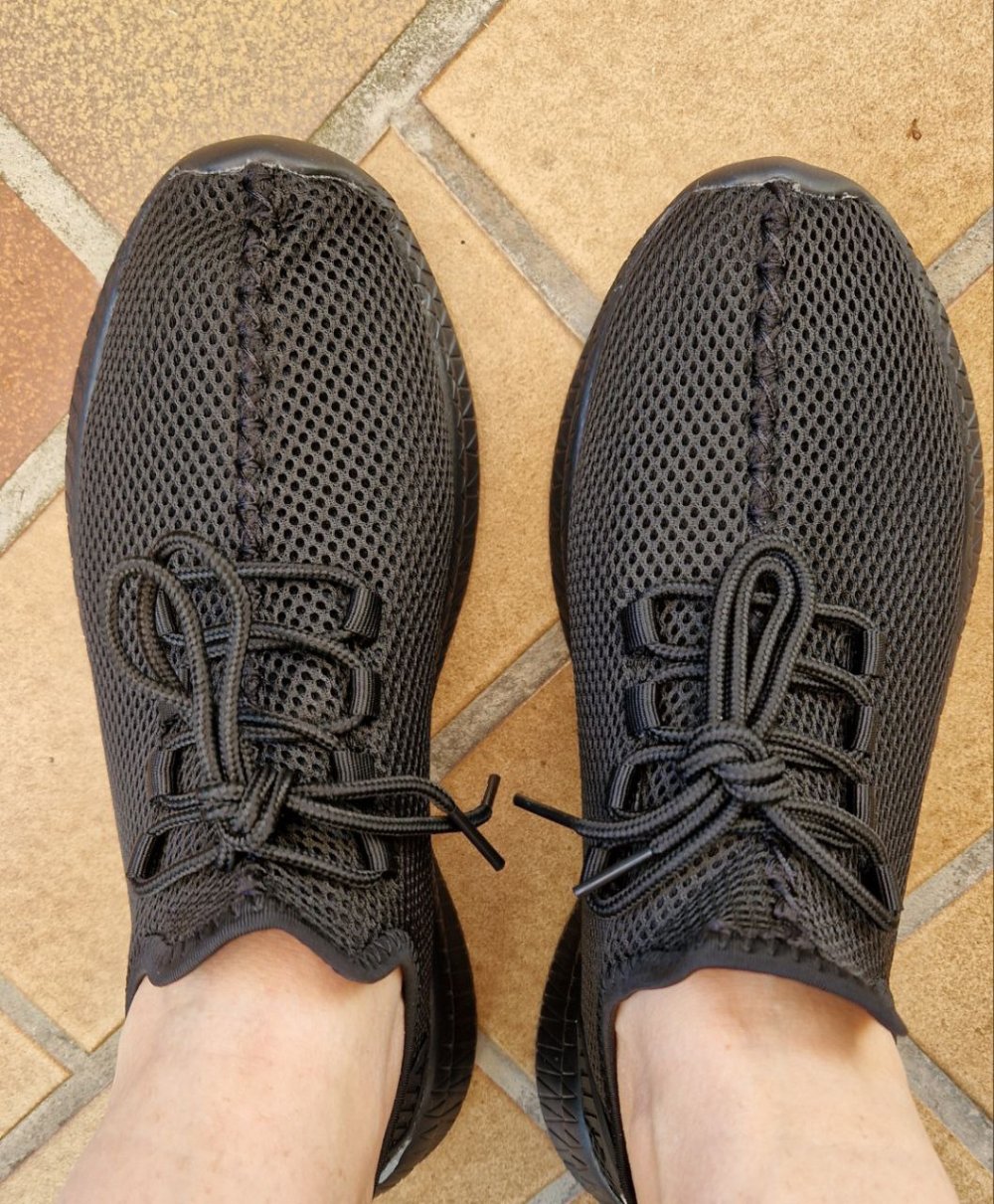 Weiche atmungsaktive Sportschuhe , Halbschuhe, Schnürschuhe. Größe 39. 