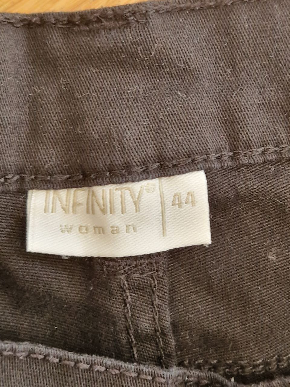 Stylische schwarze Caprihose, Jeans, Jeggins. Größe XL ( 44 ).