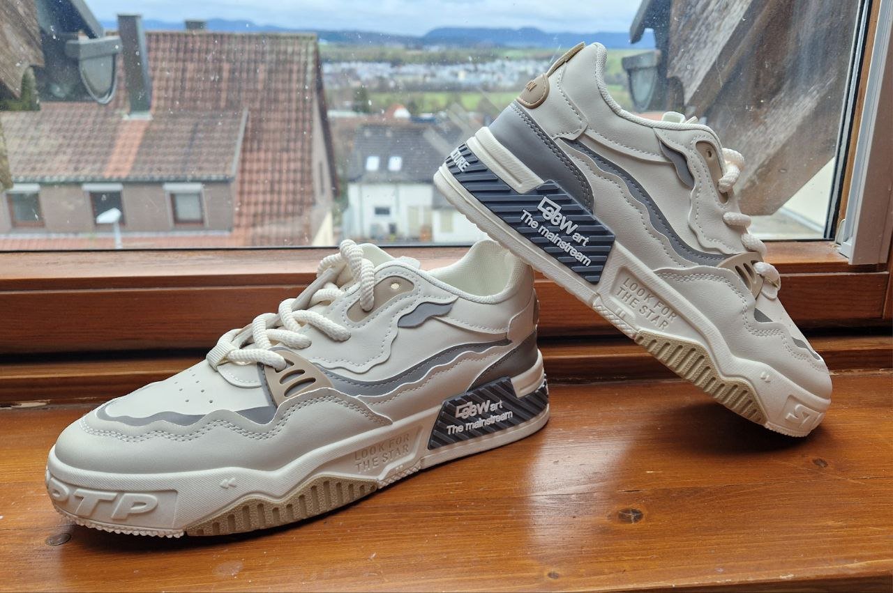 Herrensportschuhe , Halbschuhe, Schnürschuhe, Sneaker. Größe 40. 