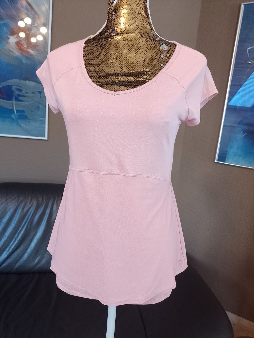 Schönes T-Shirt - Top.  Größe S. Viskose + Polyester. 