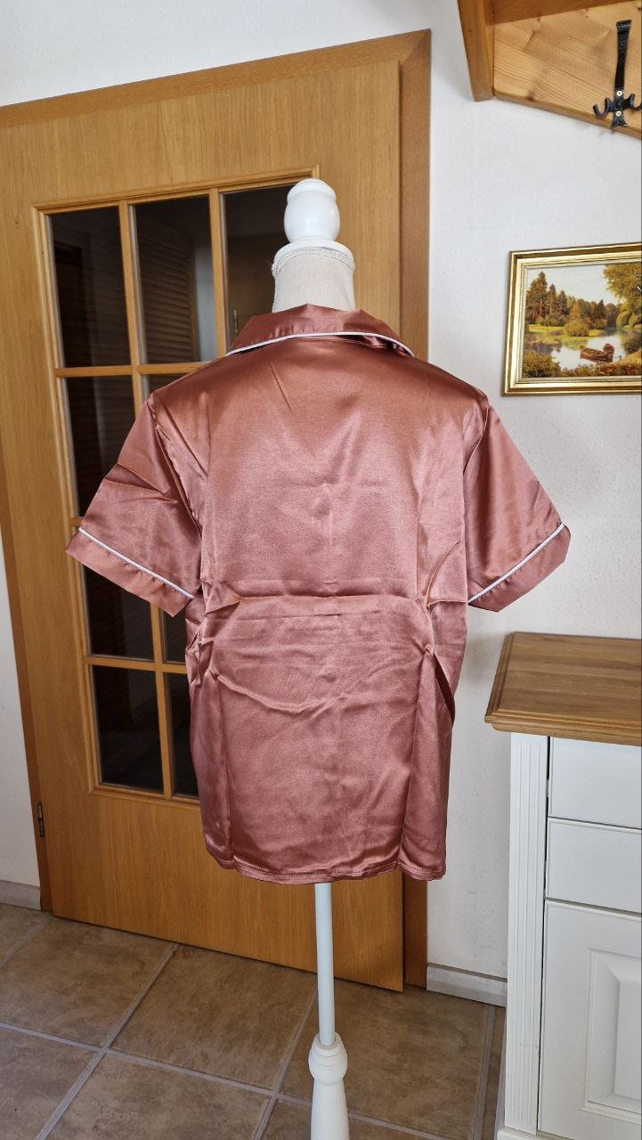 Wunderschöner Pyjama Set. Nachtwäsche.  Farbe - Teerose.  Größe XL . 