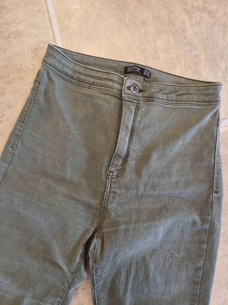 Bershka. Stylische Hose, Jeans.   Hohe Taille.  Größe 38. 