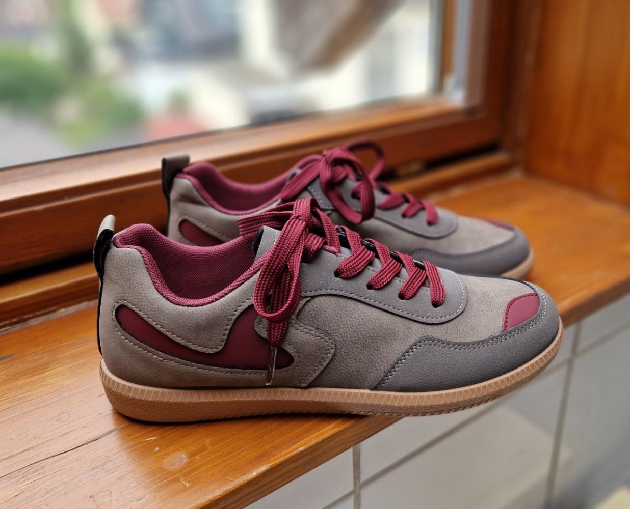 Sportschuhe, Halbschuhe, Schnürschuhe. Kunstleder. Gr. 39. Farbe - Grau + Burgund. 