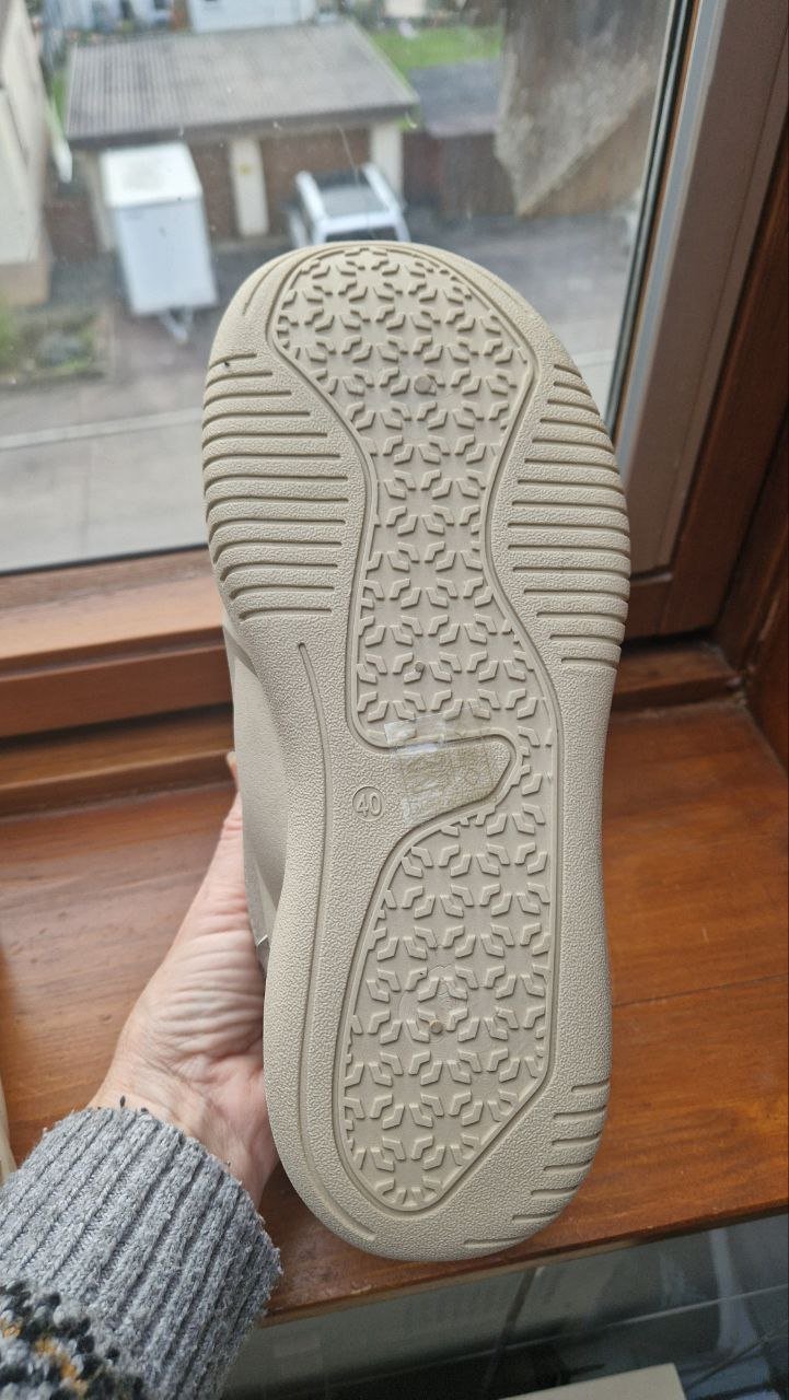 Schöne warme Stiefelette. Farbe - Beige. Größe 39. 