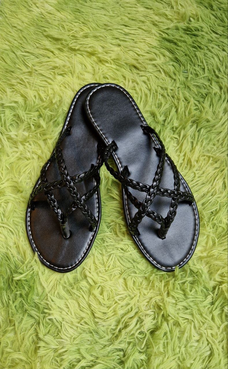 Schwarze römische Sandalen, Flip-Flops.  Größe 39.  