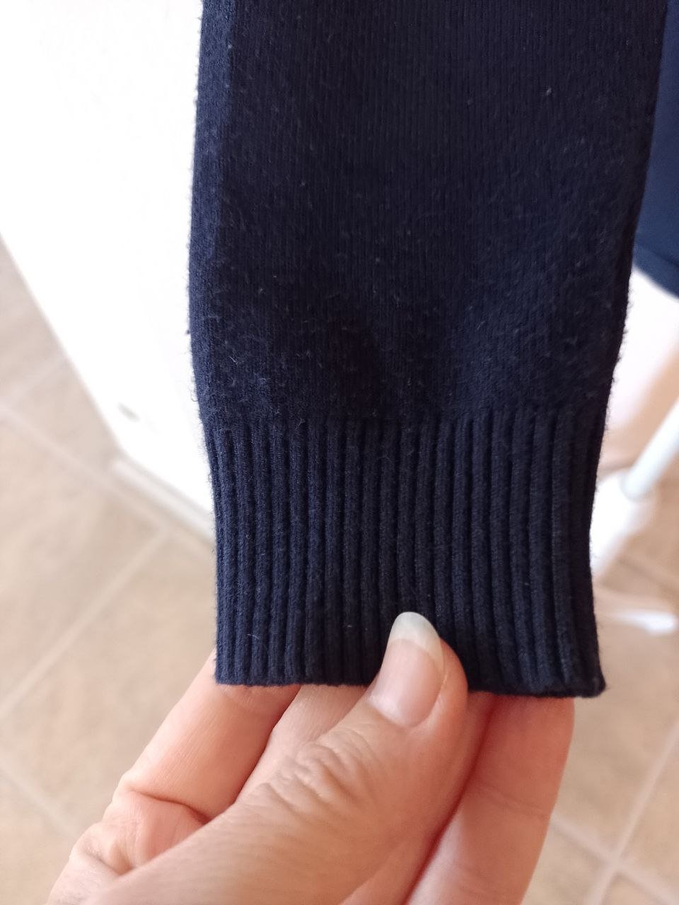 Blauer Pullover. Größe S.  Baumwolle + Polyester.