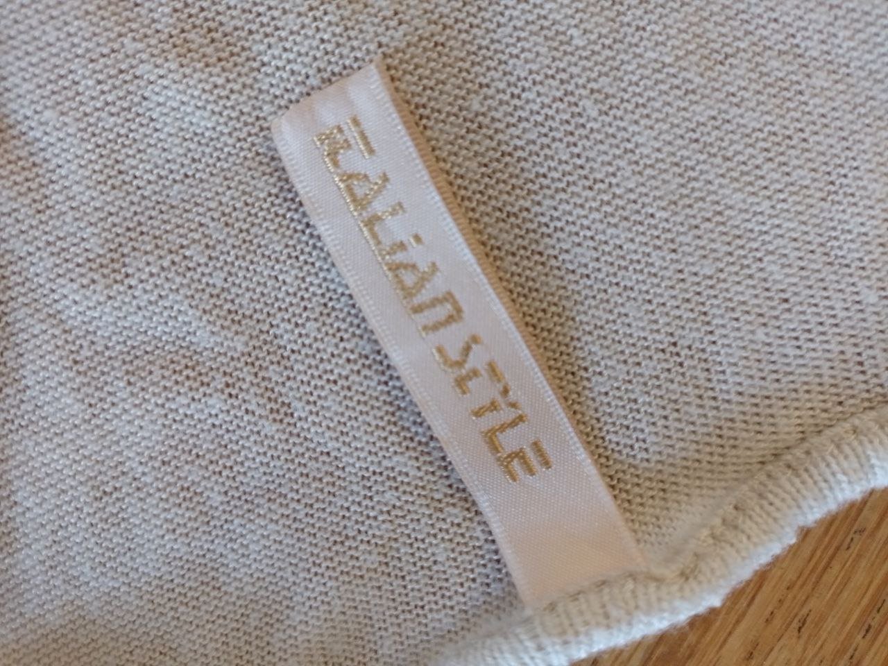H&M. Top.  Polyester + Baumwolle.  Größe M.  