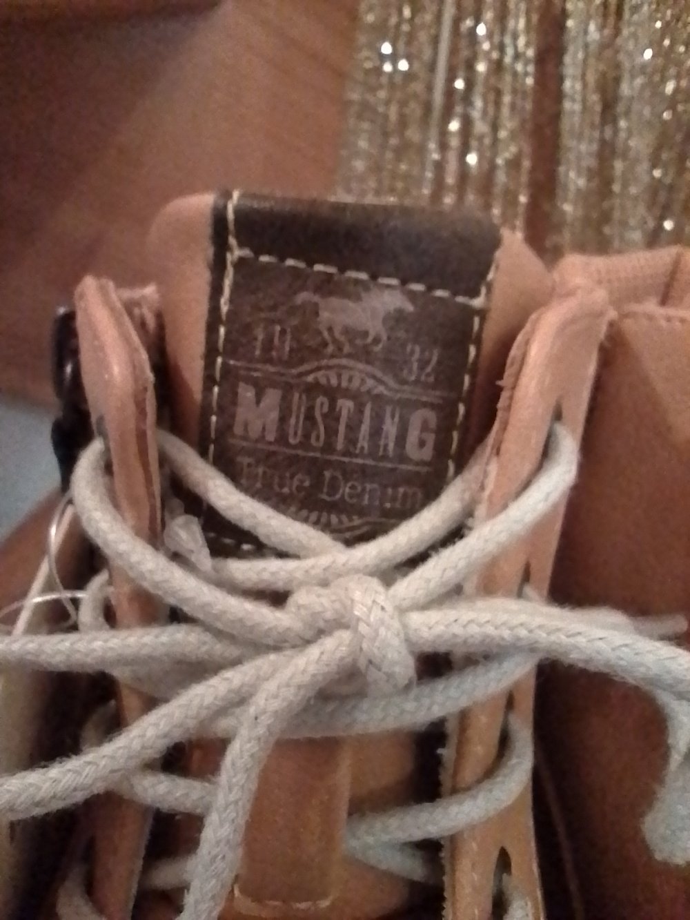 Mustang. Neu. Schöne warme Stiefeletten . Größe 38