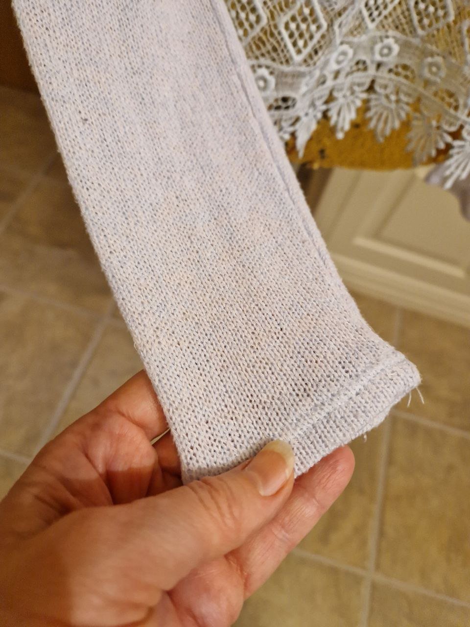 Divided. Schöner Pullover mit Spitzeneinsätzen. Große M. 