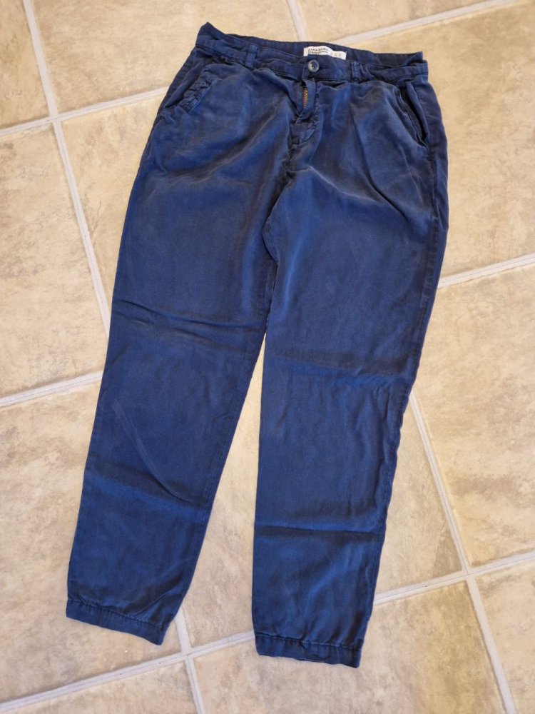 Zara. Stylische leichte Hose. Größe 36. 
