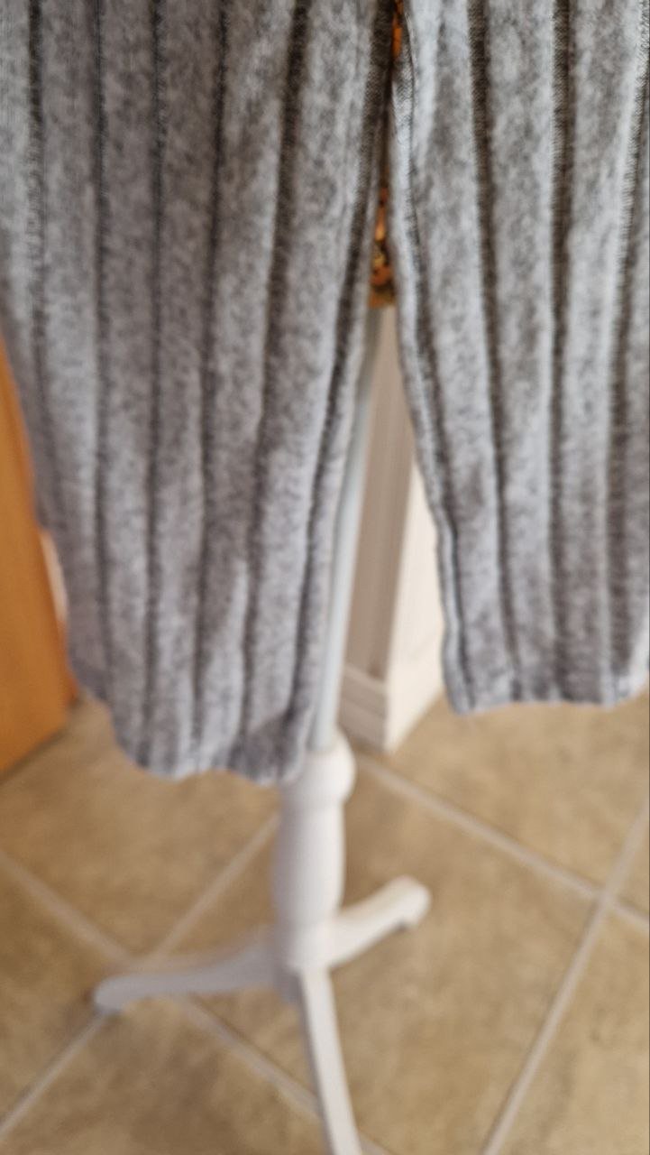 Schöner langer grauer Pullover, Sweatshirt, Tunika.  Größe L.