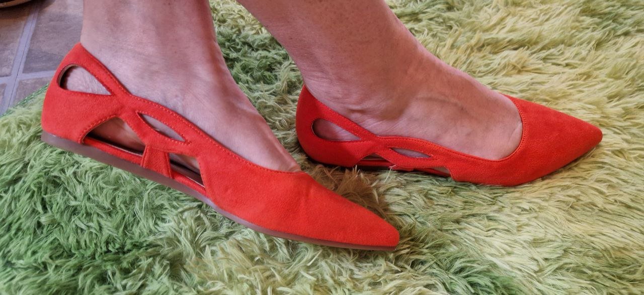 Modische flache Schuhe für Damen, Ballerinas. Größe 38,5.