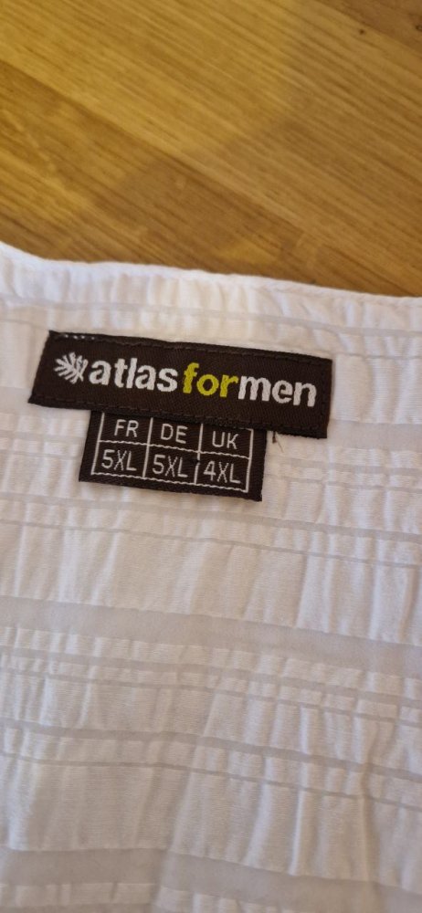 Atlas Formen. Vintage. Wie neu. Leichtes weißes T-Shirt, Tunika in Übergröße. Größe 5XL. 