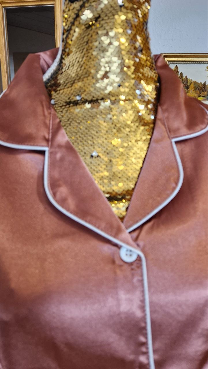 Wunderschöner Pyjama Set. Nachtwäsche.  Farbe - Teerose.  Größe XL . 