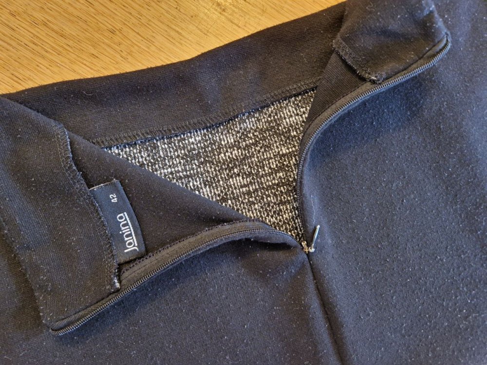 Amisu. Ein schöner Rock, Strickrock. Größe 42. 