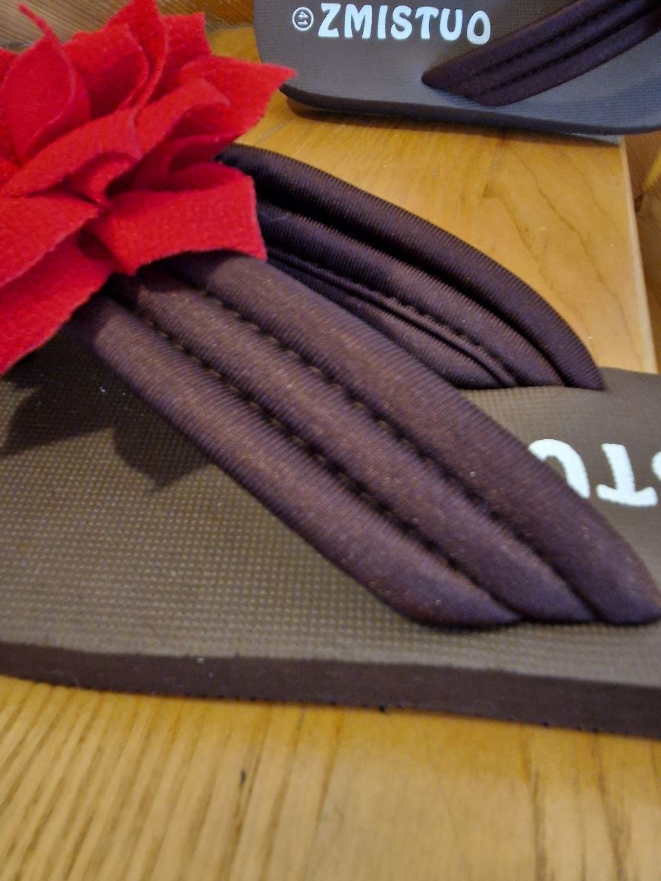 Neu.  Rote-Braune Sandalen, Strand-Flip-Flops.  Größe 40.  