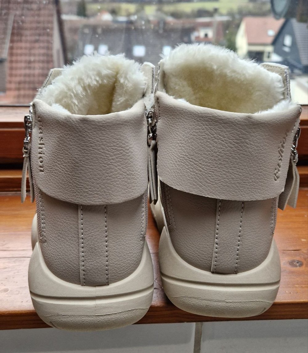Schöne warme Stiefelette. Farbe - Beige. Größe 39. 