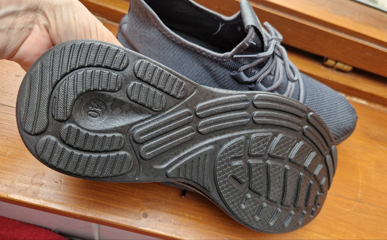 Weiche atmungsaktive Sportschuhe , Halbschuhe, Schnürschuhe. Größe 40. 