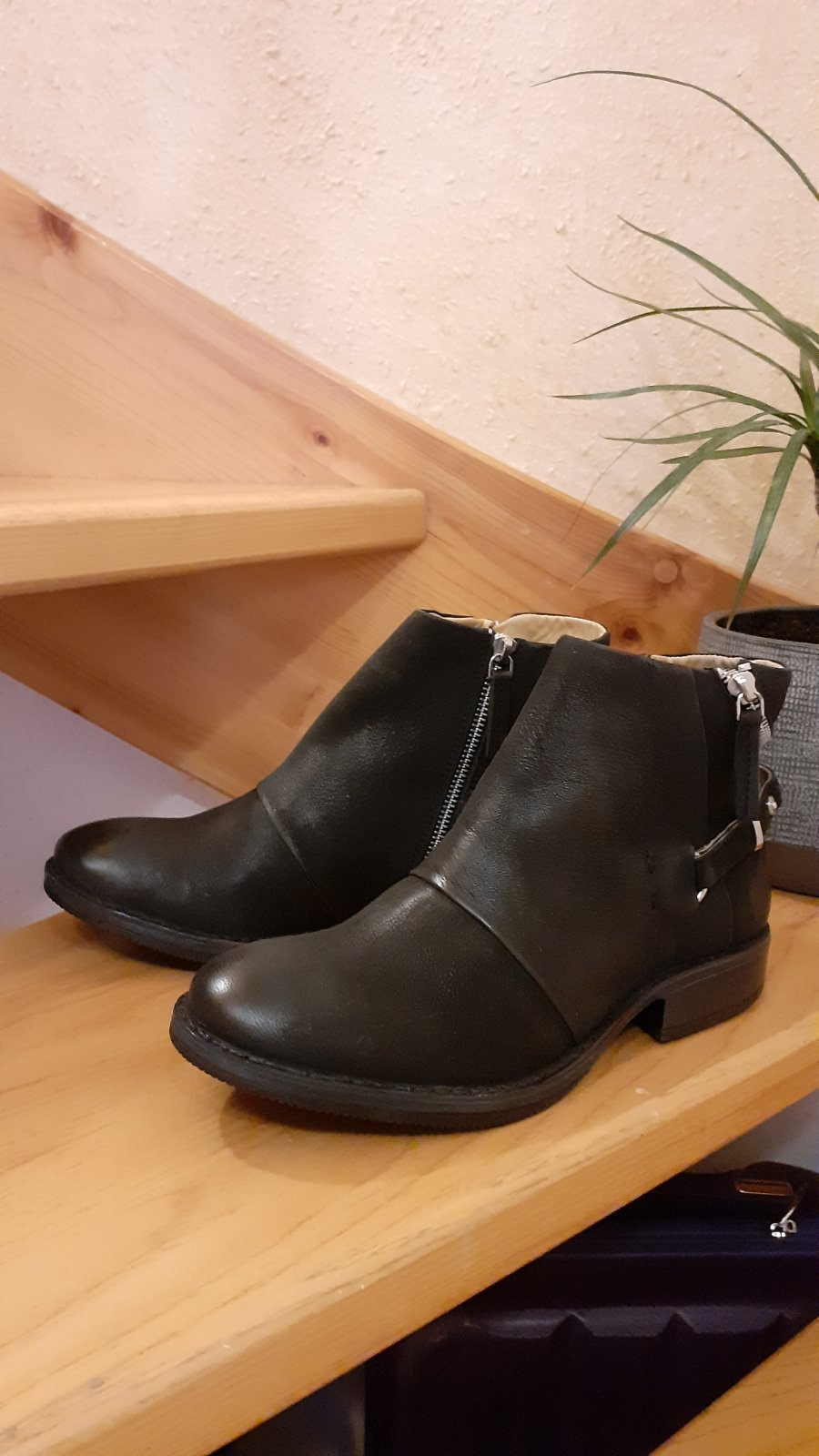 JOLANA & FENENA. Neu ( mit Karton ) Schöne Lederstiefel. Größe 40