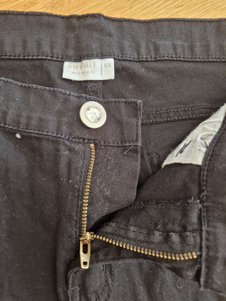 Stylische schwarze Caprihose, Jeans, Jeggins. Größe XL ( 44 ).