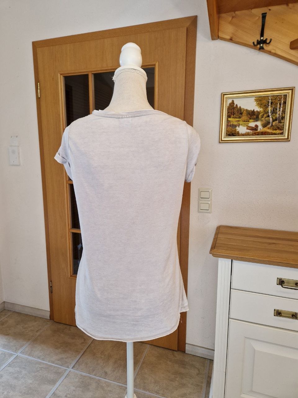 Sublevel.   T-Shirt.  Größe S.  Polyester. Auf dem Stoff sind Pillen. Gewaschen. Es gibt keine Garantie und Rückerstattung.