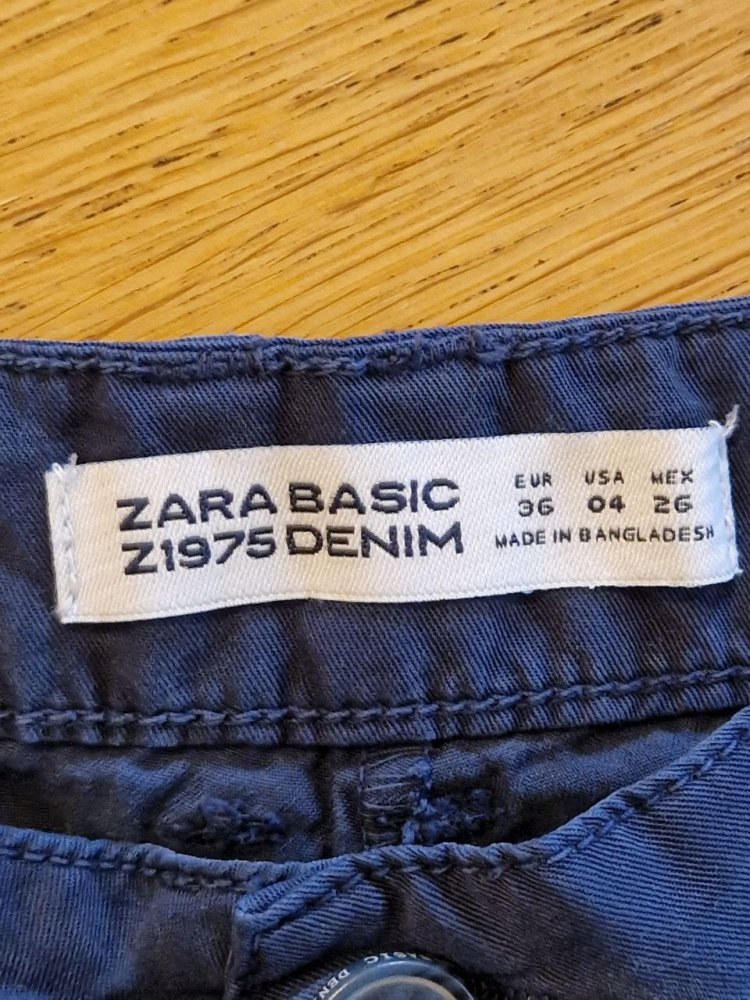 Zara. Stylische leichte Hose. Größe 36. 