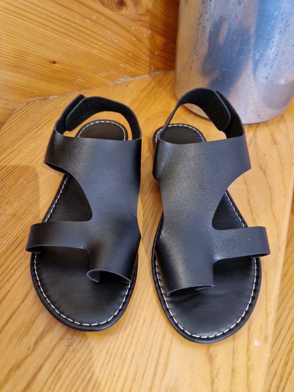 NEU. Römische Sandalen. Größe 39. 