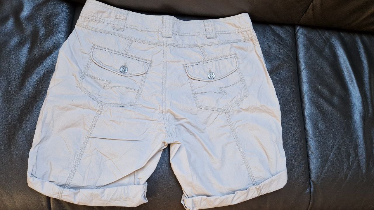 Sure. Bequeme leichte Shorts.  Größe XL ( 42 ).  Baumwolle. 