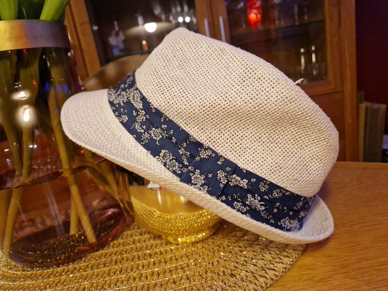 Weißer Sommerhut. 