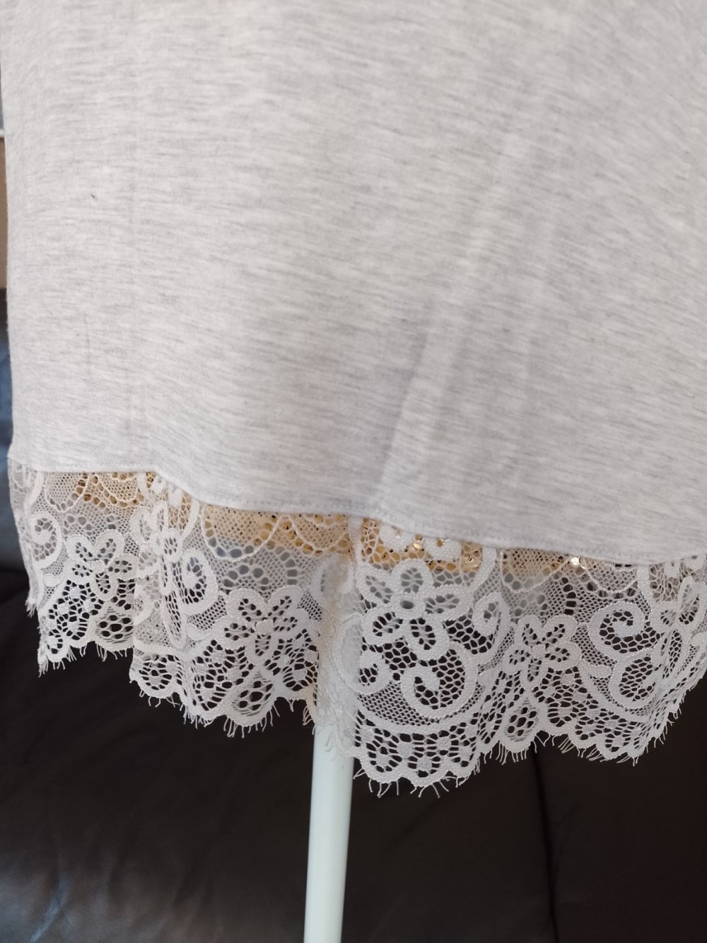 Wie neu. Hunkemöller. Elegantes T-Shirt - Bluse - Tunika mit Spitze. Größe M.