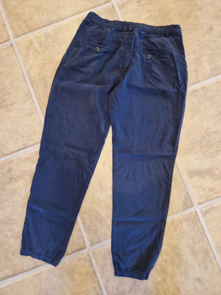 Zara. Stylische leichte Hose. Größe 36. 