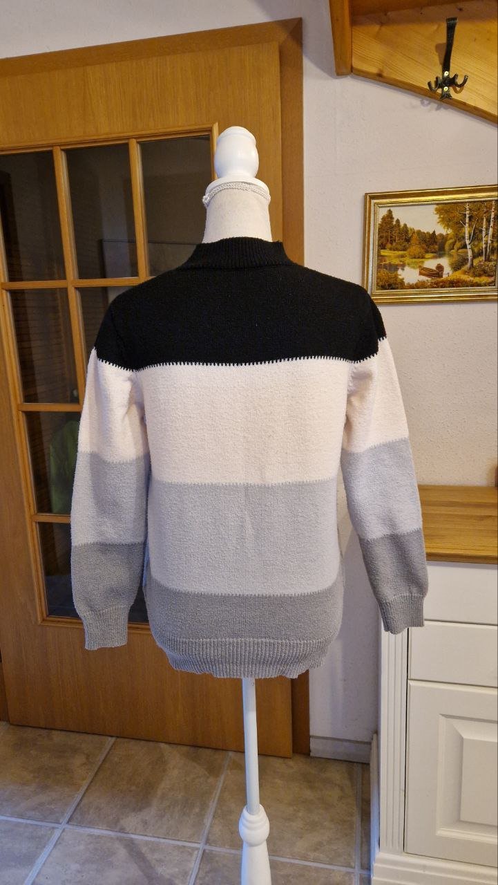 Warmer Pullover. Größe S. 