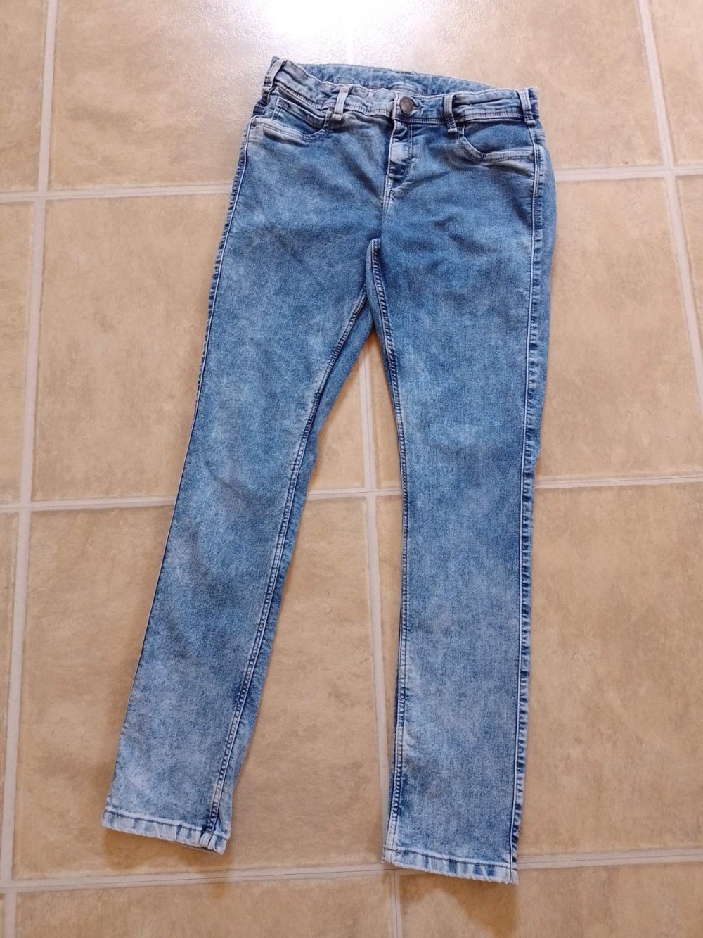 Here&There. Wie neu. Stylische helle blaue Jeans. Große XS 