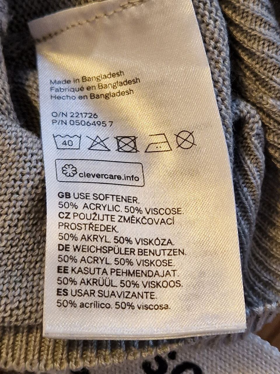 Wie neu. Divided. Schöner kurzer Pullover, Kapuzenpullover. 