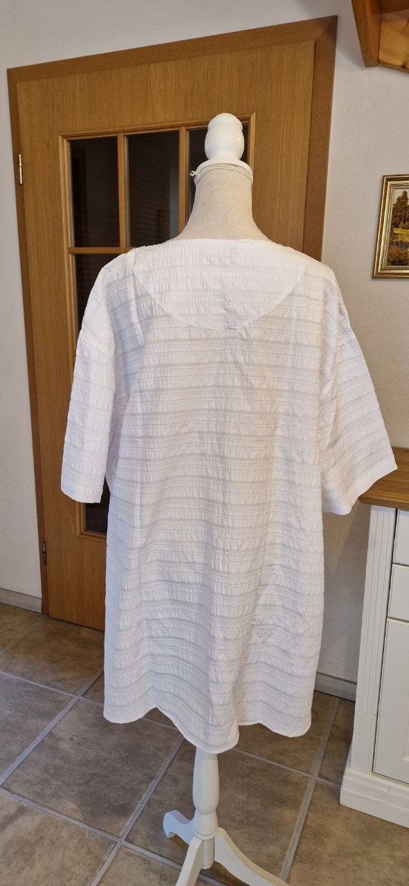 Atlas Formen. Vintage. Wie neu. Leichtes weißes T-Shirt, Tunika in Übergröße. Größe 5XL. 