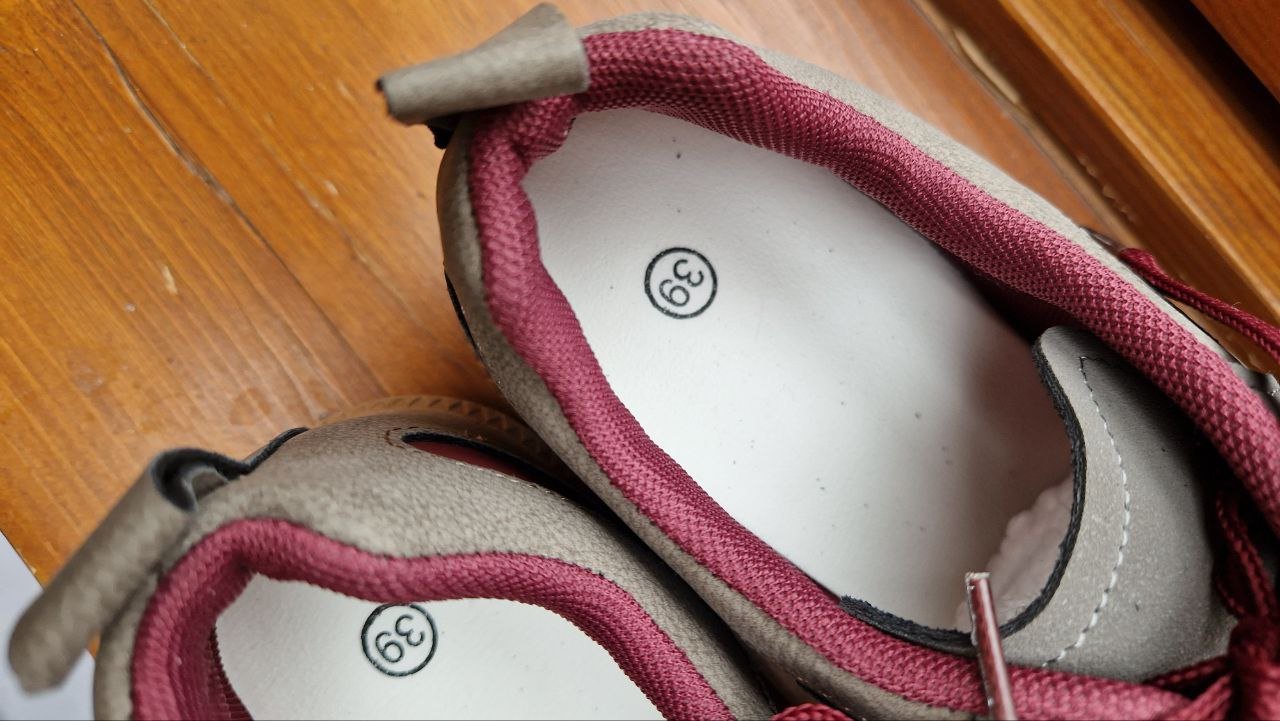 Sportschuhe, Halbschuhe, Schnürschuhe. Kunstleder. Gr. 39. Farbe - Grau + Burgund. 