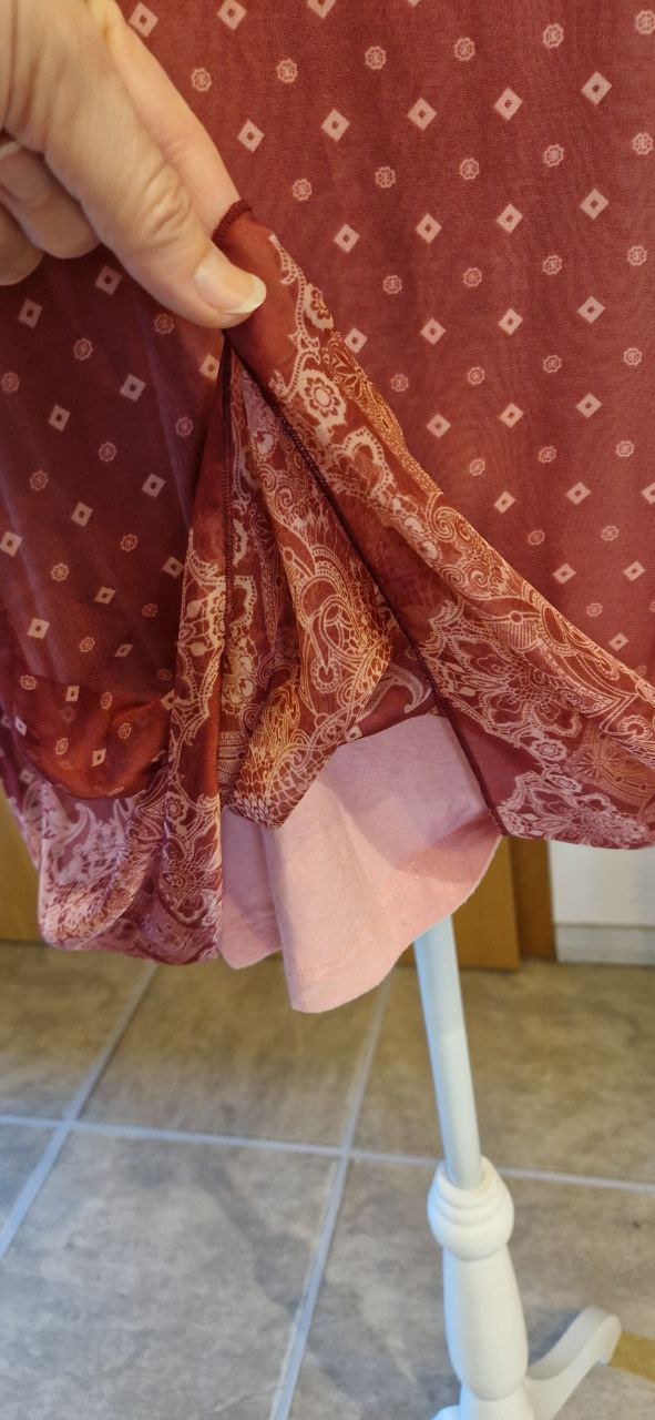 Elegante Bluse - Tunika. Polyester. Größe M..