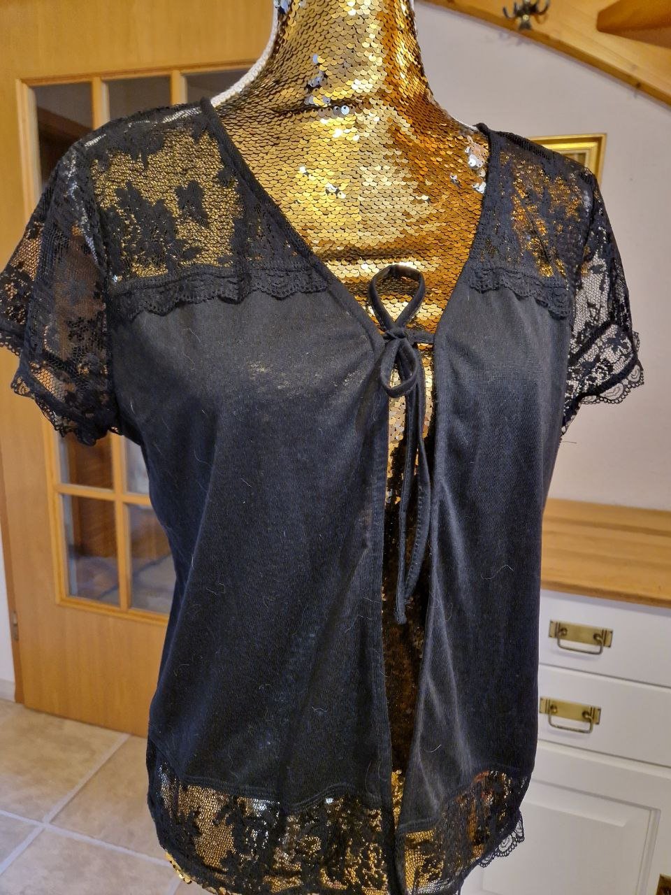 Flame.  Bolero, Strickjacke, Gestrickter Umhang mit Spitze .  Größe M. 