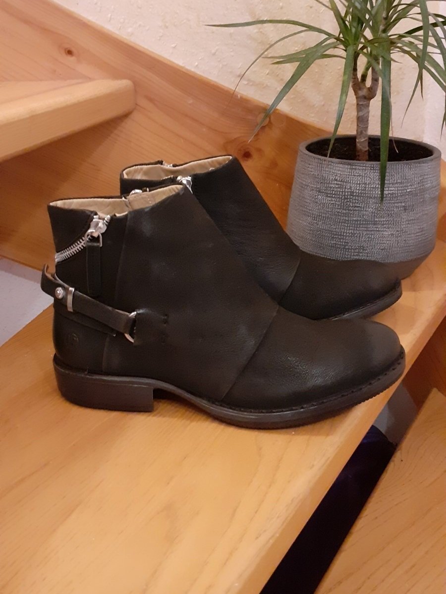 JOLANA & FENENA. Neu ( mit Karton ) Schöne Lederstiefel. Größe 40