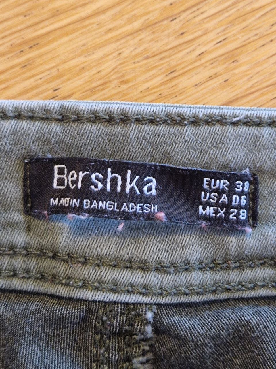 Bershka. Stylische Hose, Jeans.   Hohe Taille.  Größe 38. 