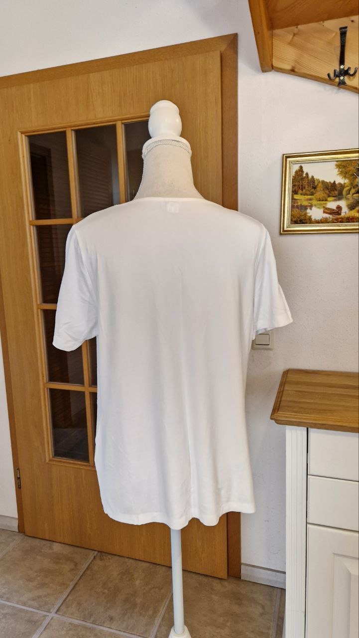 Mona.  Bequemes weißes T-Shirt mit Perlen.  Größe L.  Baumwolle + Elastan. 