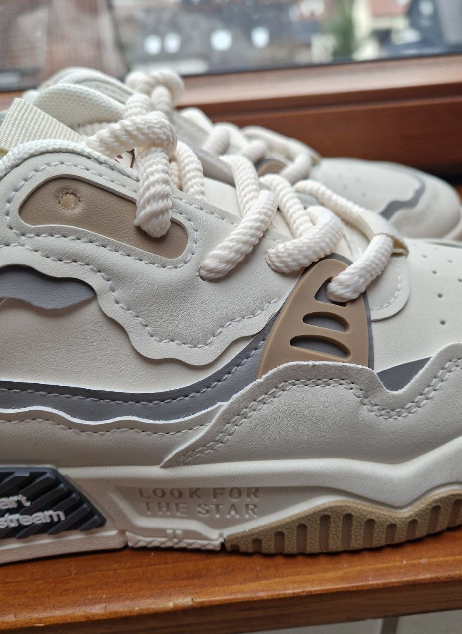 Herrensportschuhe , Halbschuhe, Schnürschuhe, Sneaker. Größe 40. 
