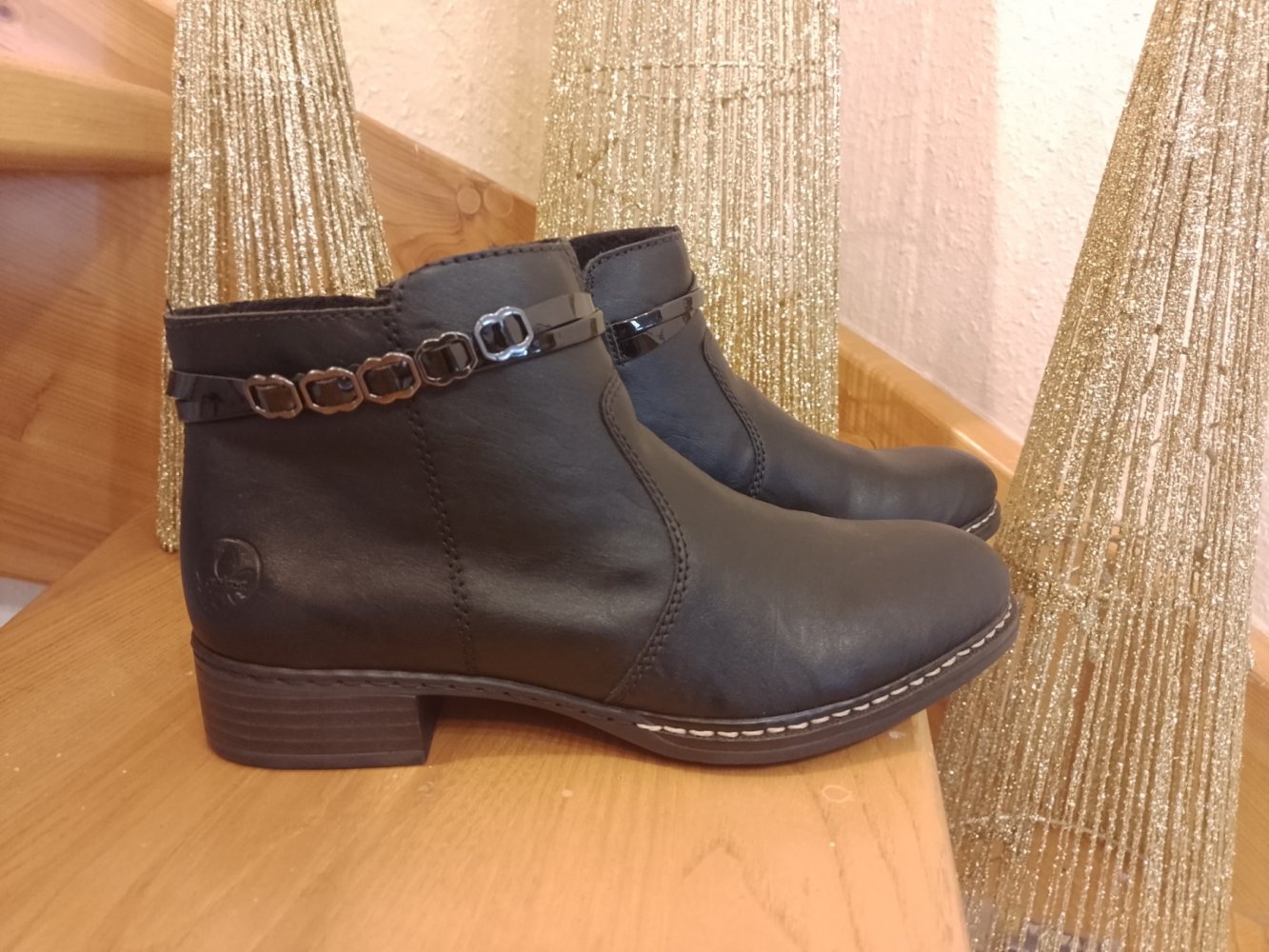Rieker. Neu. Schöne warme schwarze Stiefeletten. Größe 39
